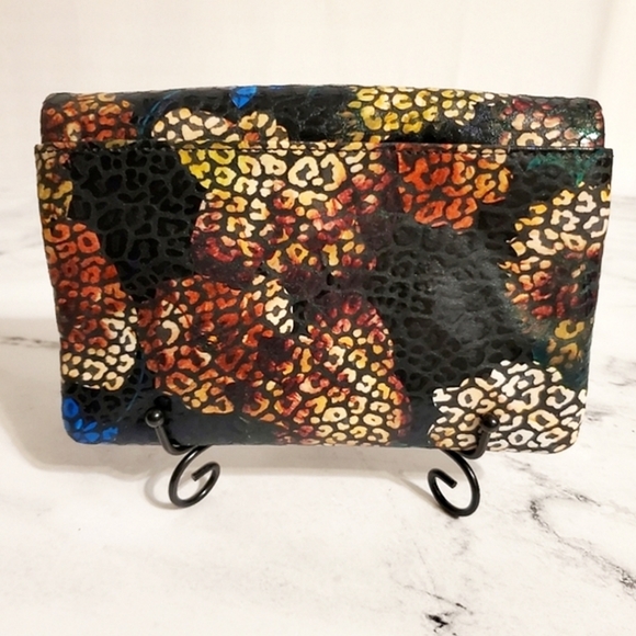 HOBO The Original 'Daria' Convertible Leather Purse - Picture 6 of 8